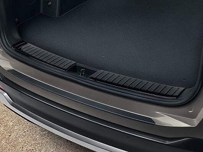 Image of item TRUNK SILL TRIM LINE, PIANO BLACK