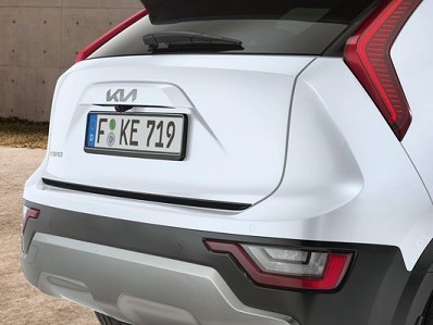 Image of item TAILGATE TRIM LINE, PIANO BLACK
