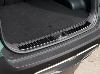 Image of item TRUNK SILL TRIM LINE, PIANO BLACK